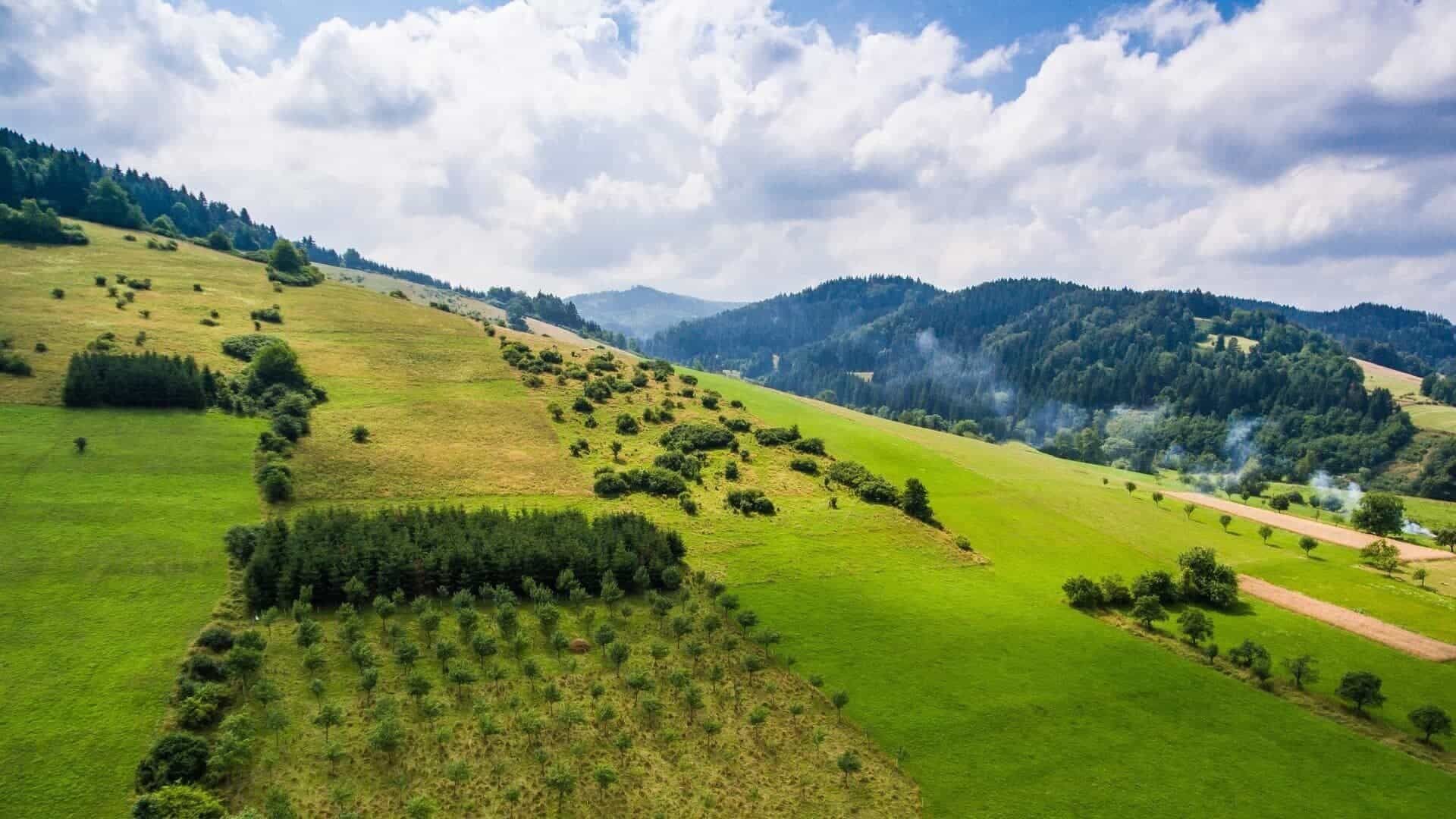 318国道沿线的魅力：简短旅行文案推荐