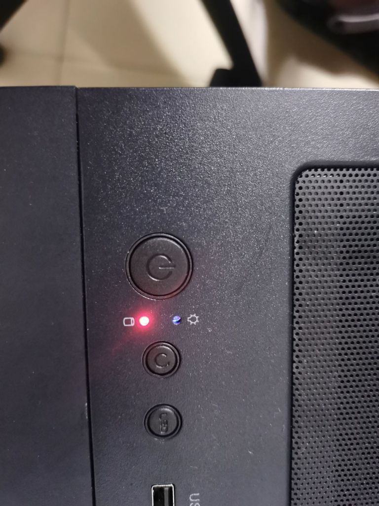 主机开机几个灯亮