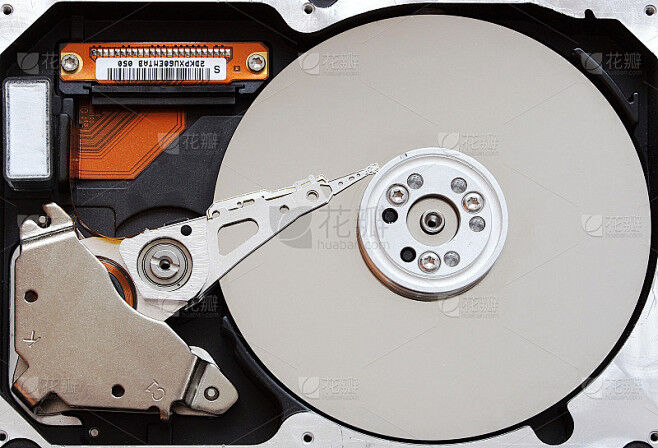 电脑主机里面的硬盘是什么样子的