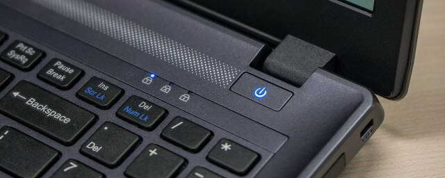 主机开机键旁边什么