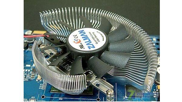 主机偶尔嗡嗡响怎么回事