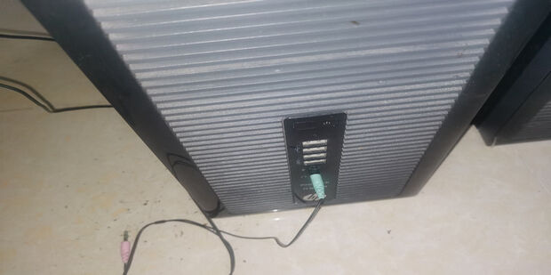 耳机因该插在主机的哪里