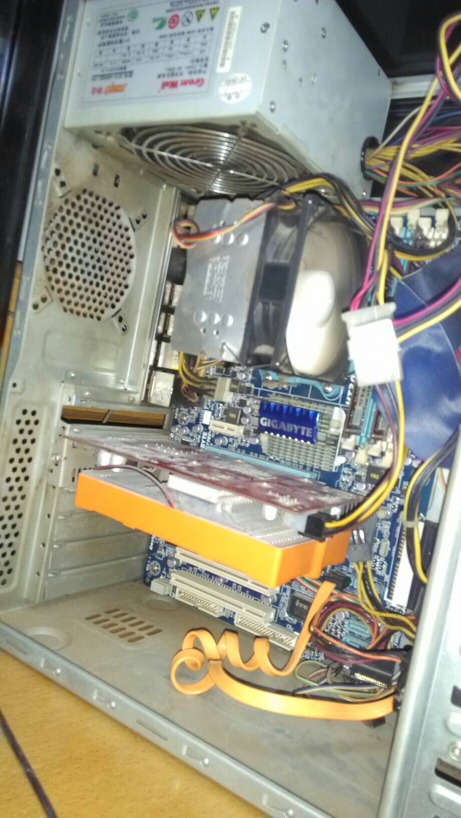 主机网线亮红灯但是有网