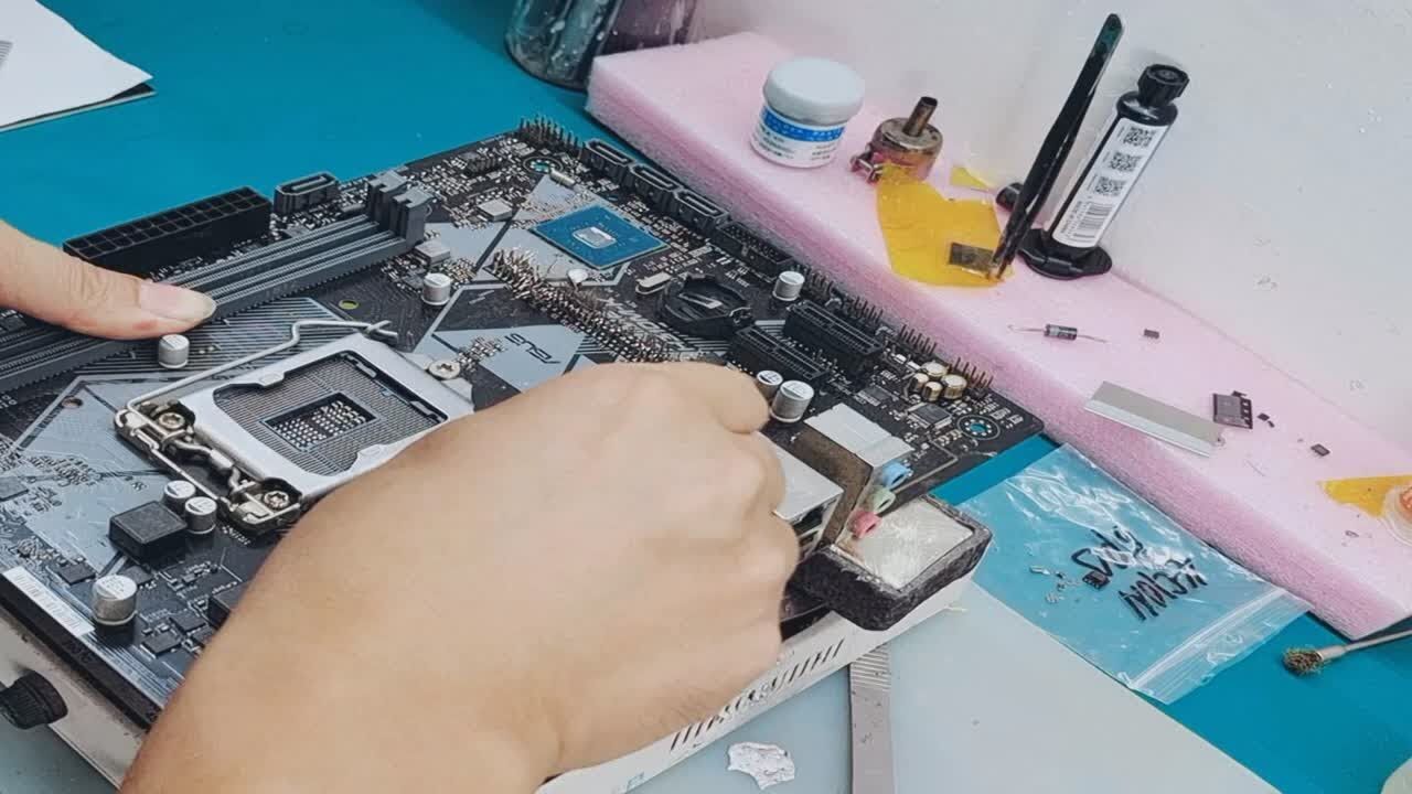 主机显卡插槽接触不良