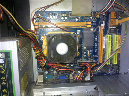 电脑主机的小风扇是多少电压的