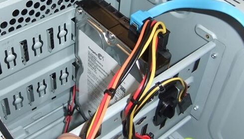 为电脑主机会发出三声响