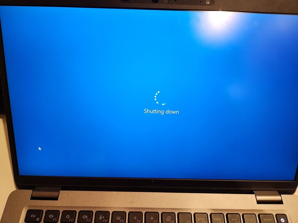 为什么电脑锁屏后主机就关机了