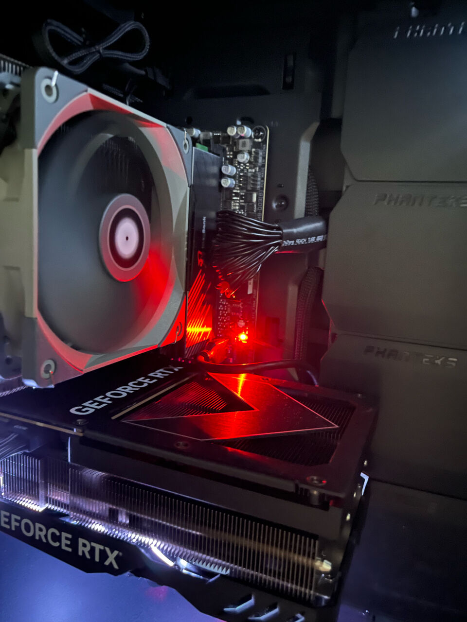 主机开机几个灯亮