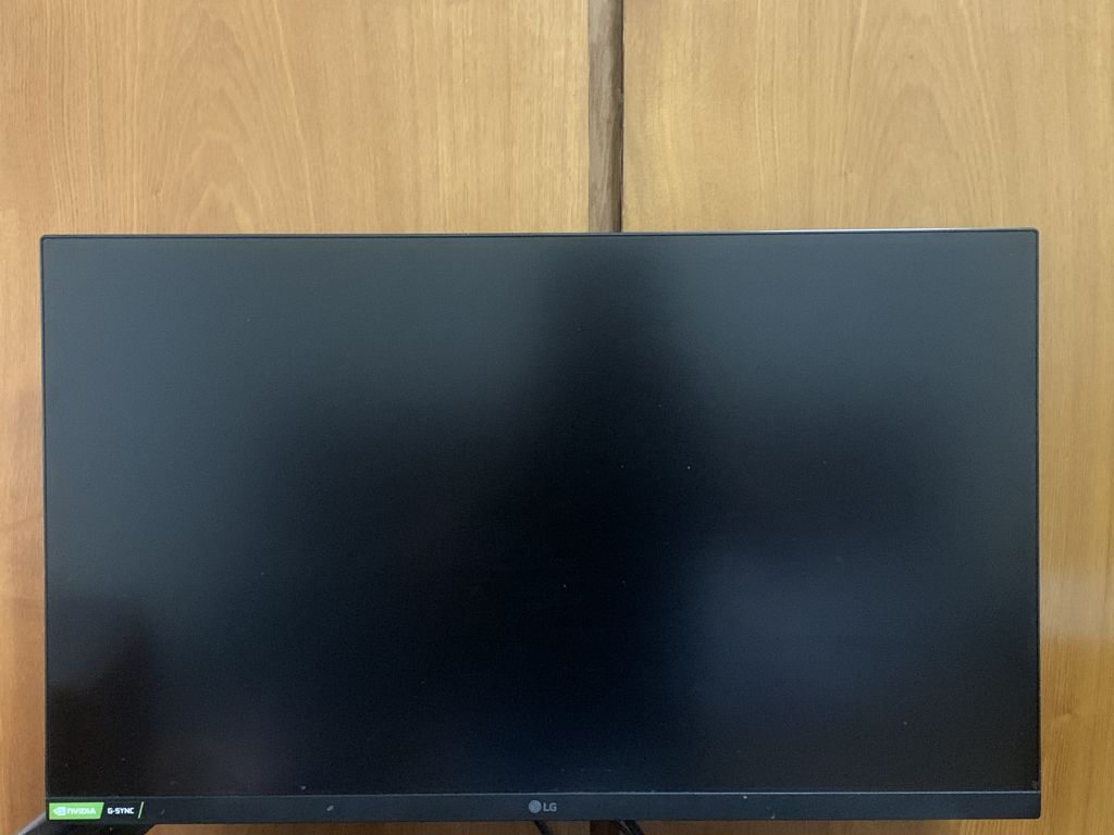 电脑主机显示屏连接线扭动