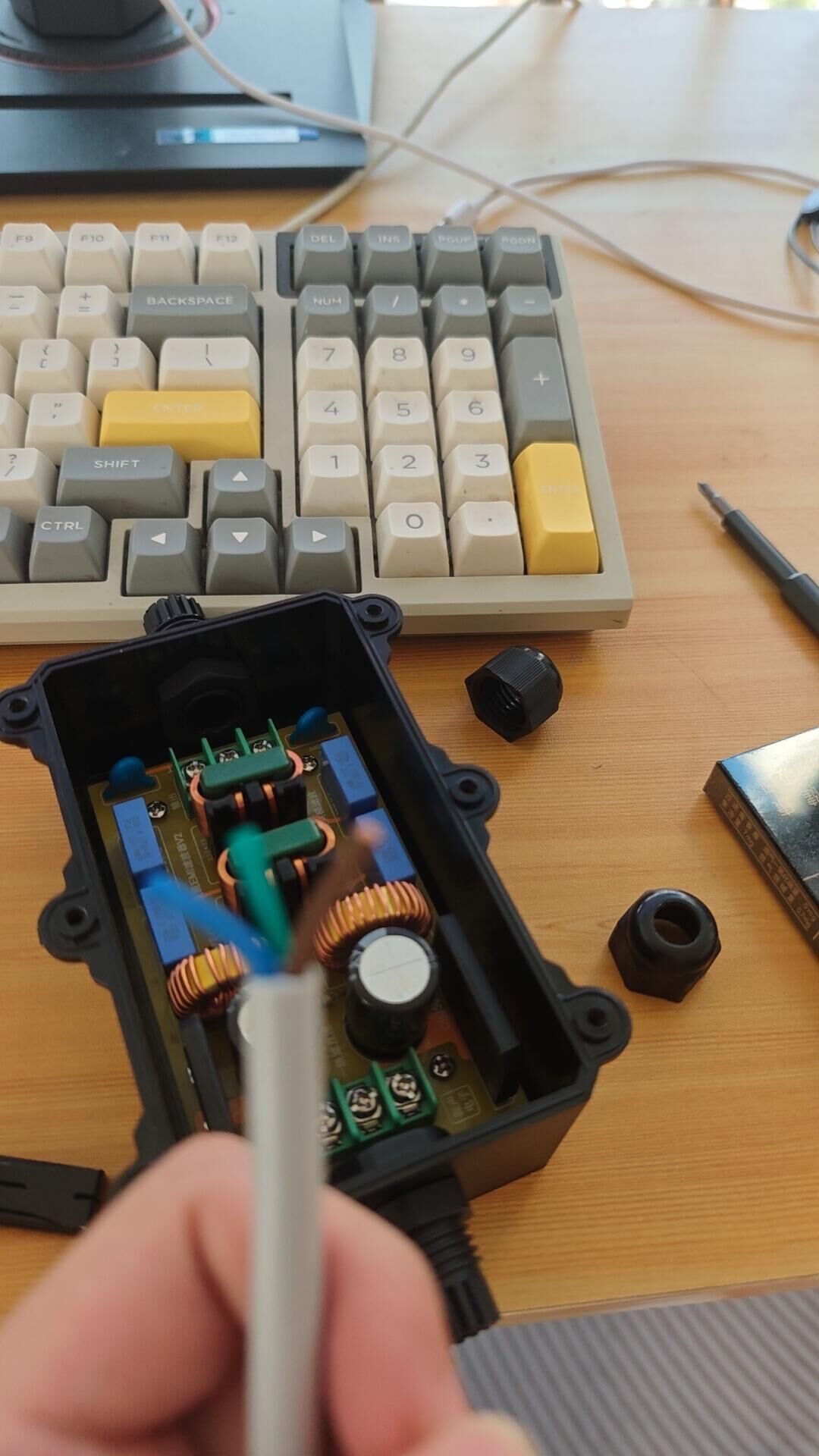 主机断电几秒后叫了一声