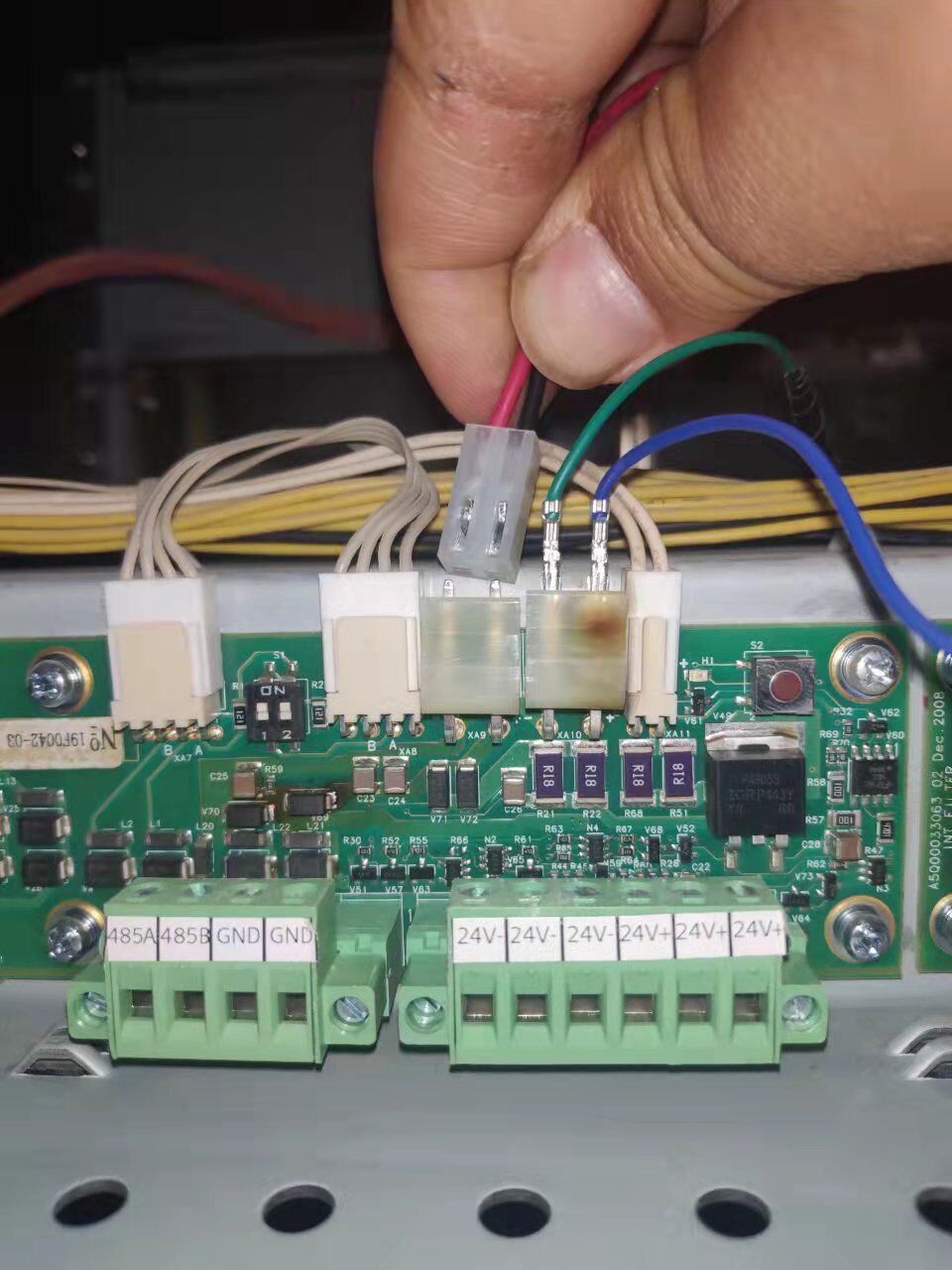 主机断电几秒后叫了一声