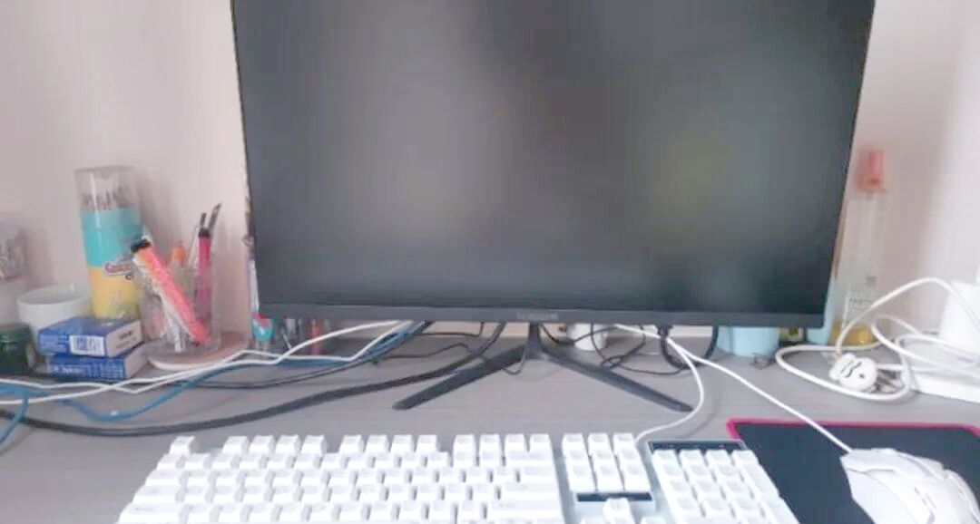 电脑主机红绿灯都闪键盘灯闪